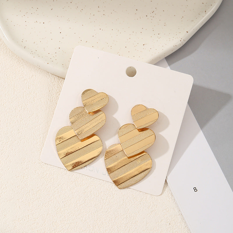 Ladies earrings in modern star design Nin Boutique
