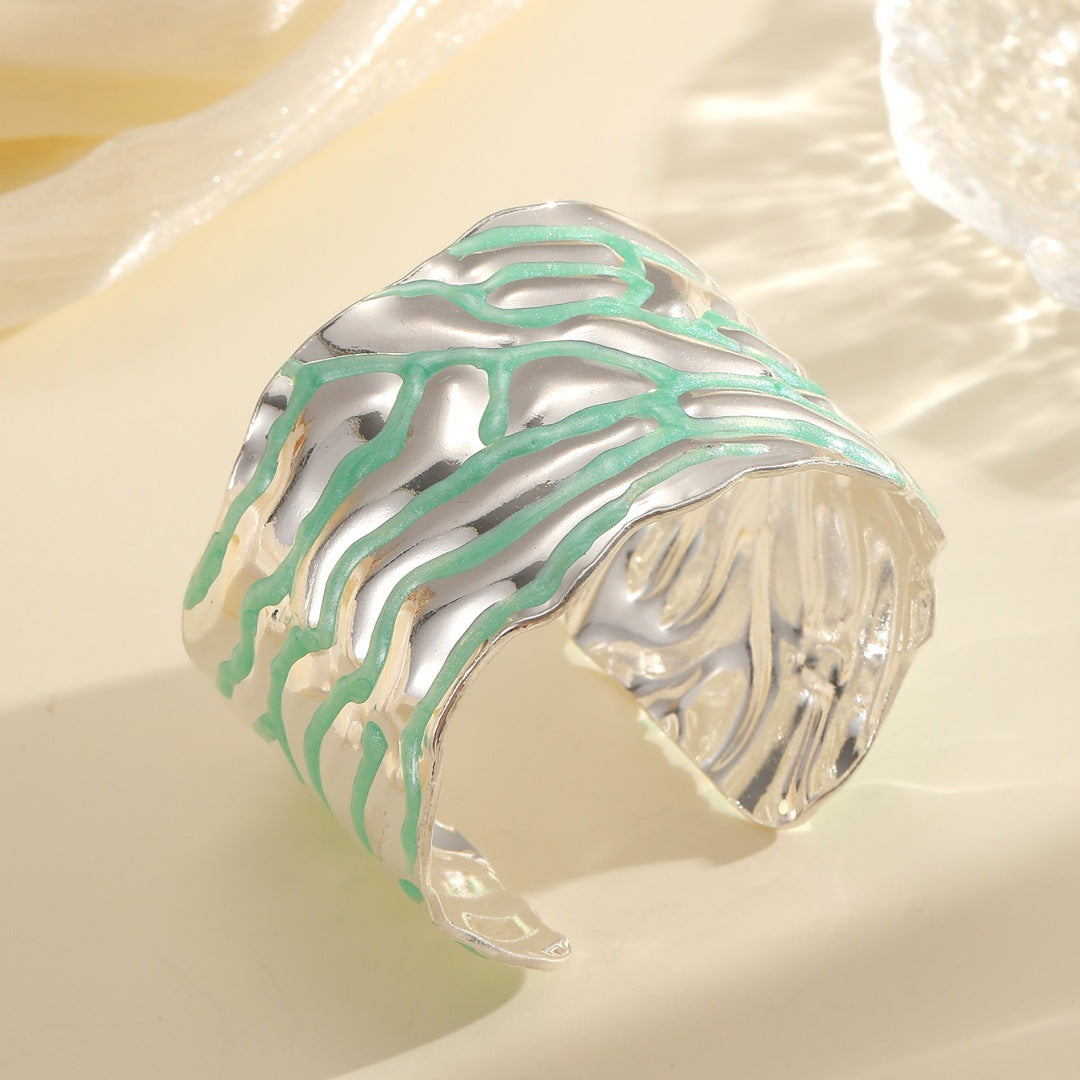 Women's Open Bangle with Artistic Wave Pattern Nin Boutique