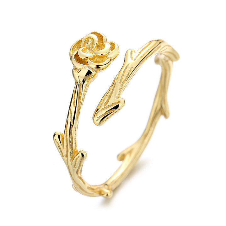 Ladies ring with floral details and curved design Nin Boutique