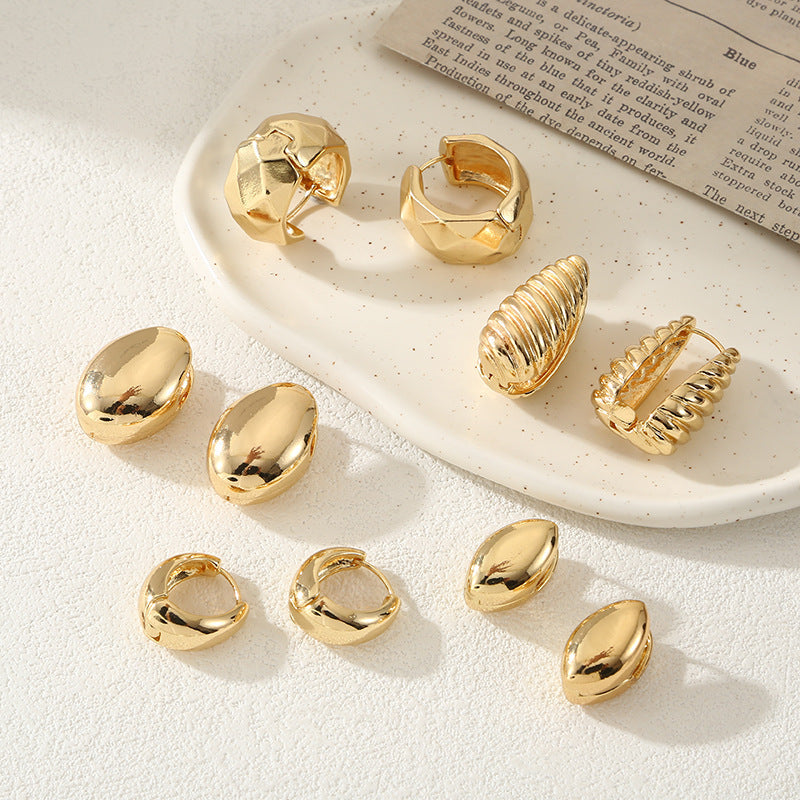 Women's stud earrings in luxurious gold design Nin Boutique