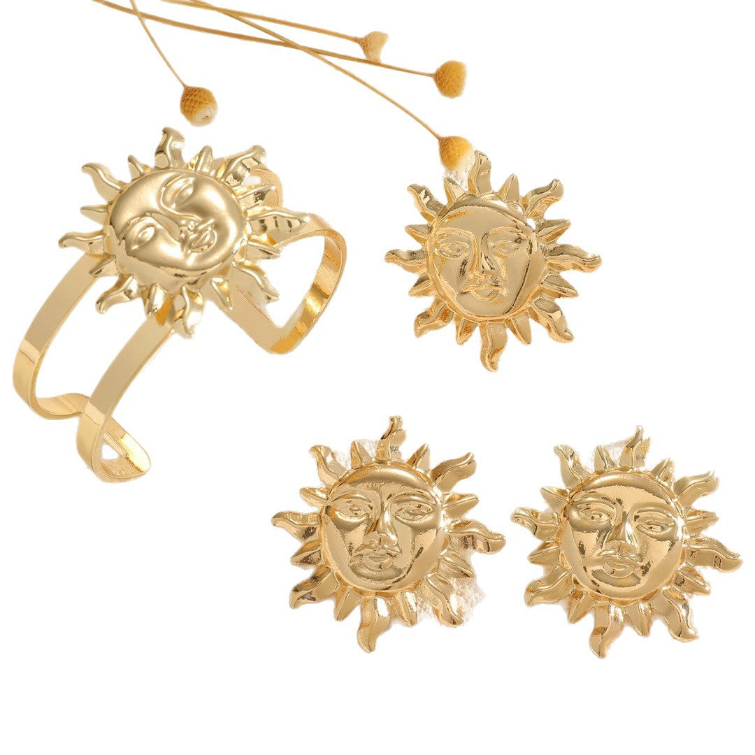 Ladies bracelet with artistic sun design Nin Boutique