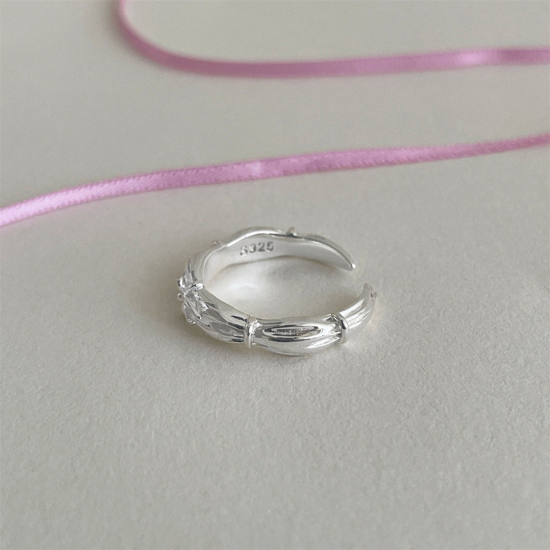 Women’s Ring with Floral Relief Design Nin Boutique