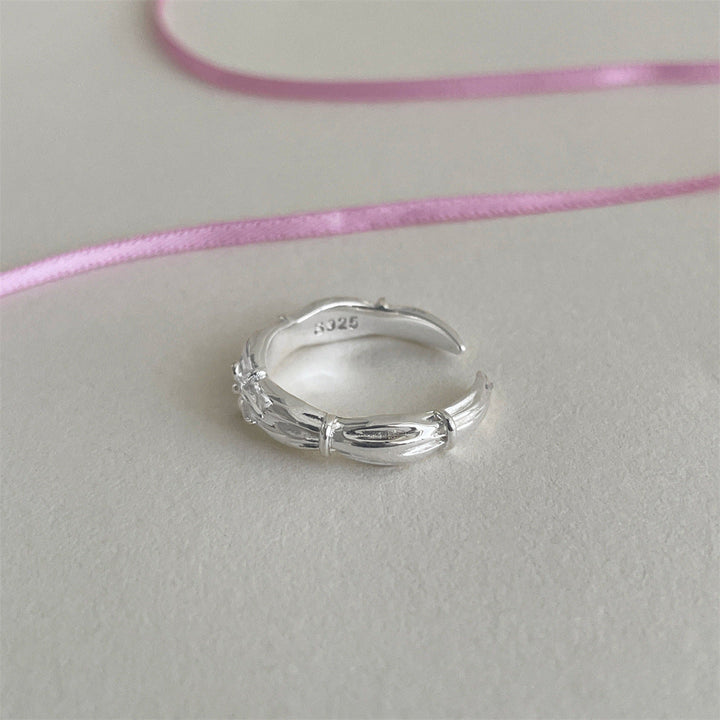 Women's Open Ring with Delicate Leaf Pattern Nin Boutique