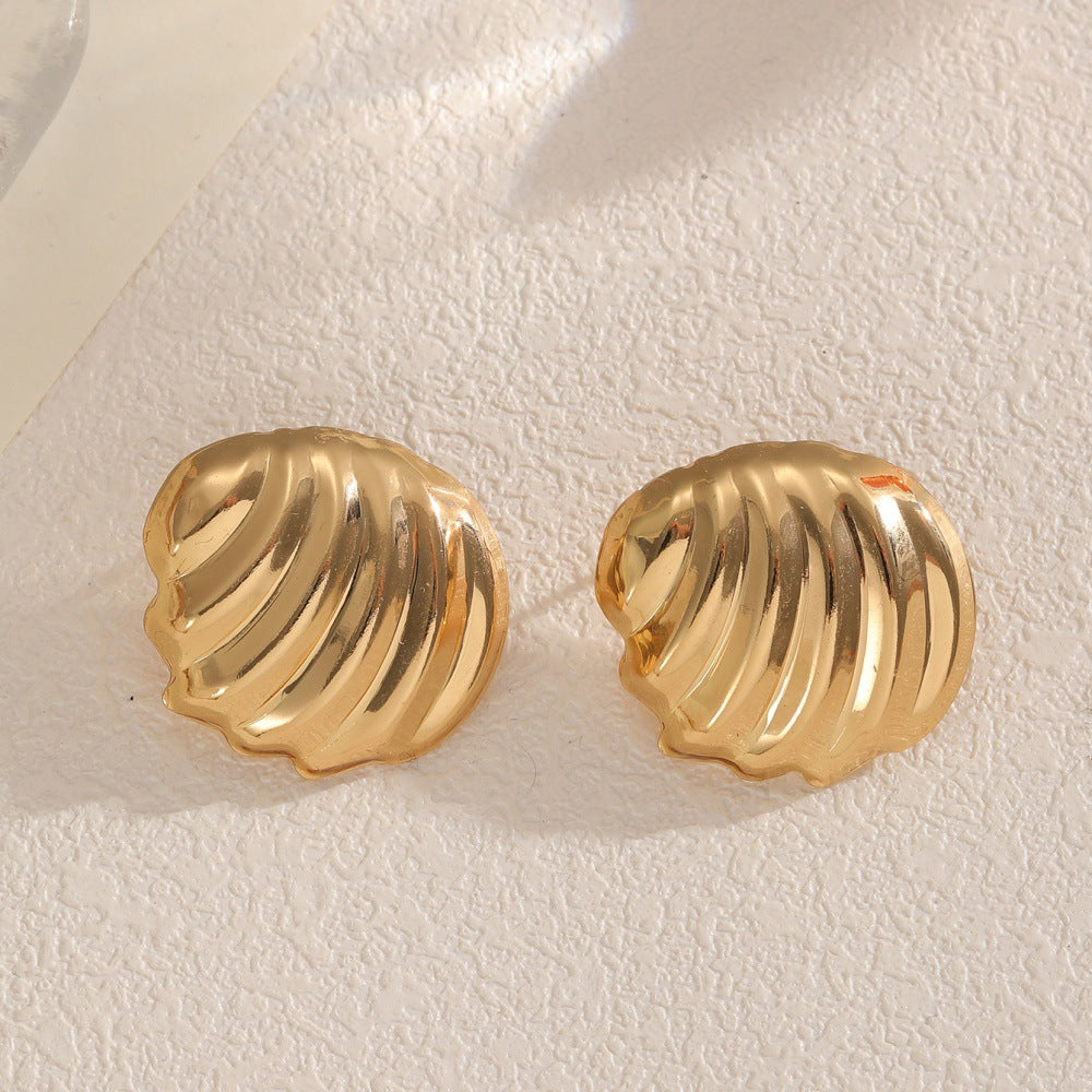 Women earrings in elegant shell shape Nin Boutique