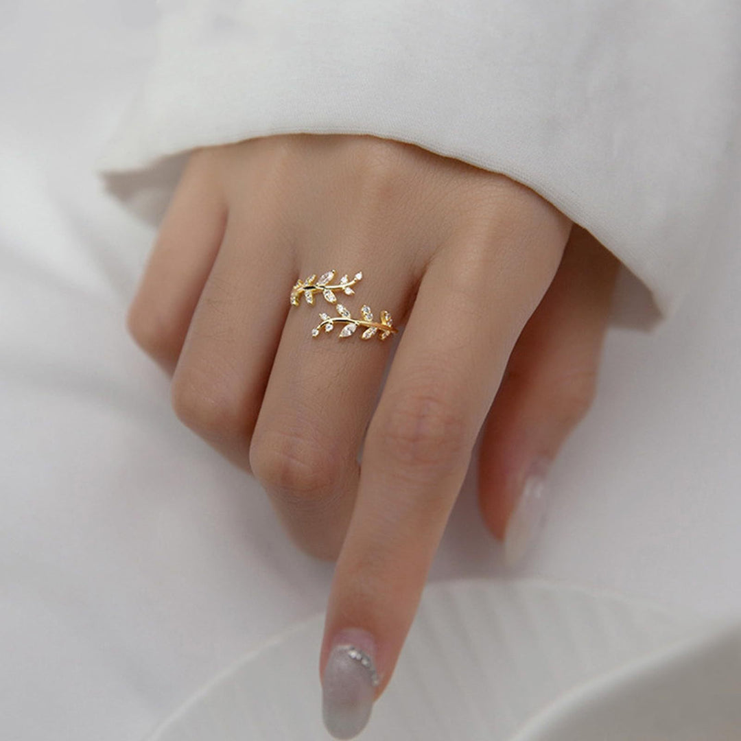 Women's ring with delicate leaf design and sparkling zirconia elements Nin Boutique