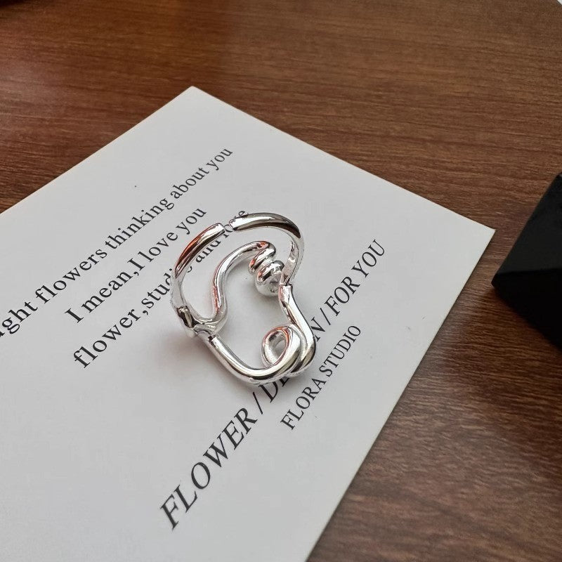 Women's ring with unique flowing design Nin Boutique