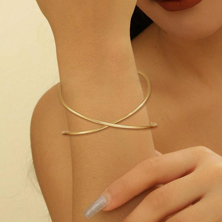 Women's bangle with elegant curved design Nin Boutique