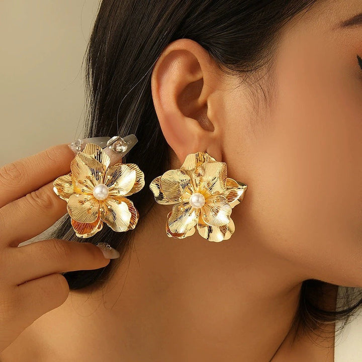 Women’s earrings with artistic floral motif and elegant pearl accents Nin Boutique
