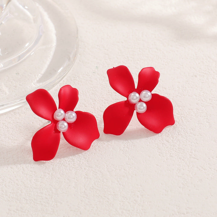 Women’s earrings in floral design with pearl accents Nin Boutique