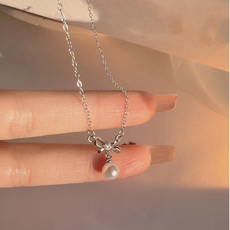 Women's necklace with playful bow and pearl pendant Nin Boutique