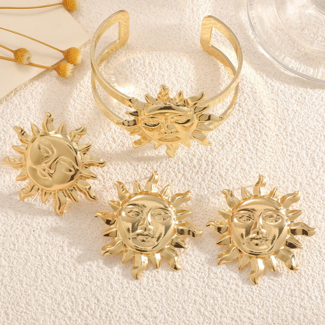 Ladies bracelet with artistic sun design Nin Boutique