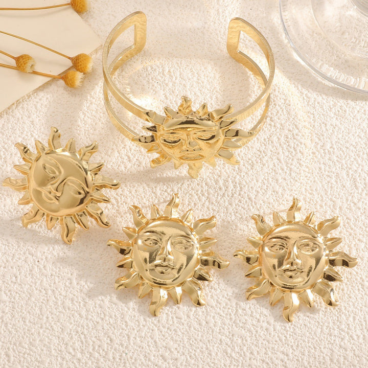 Ladies bracelet with artistic sun design Nin Boutique