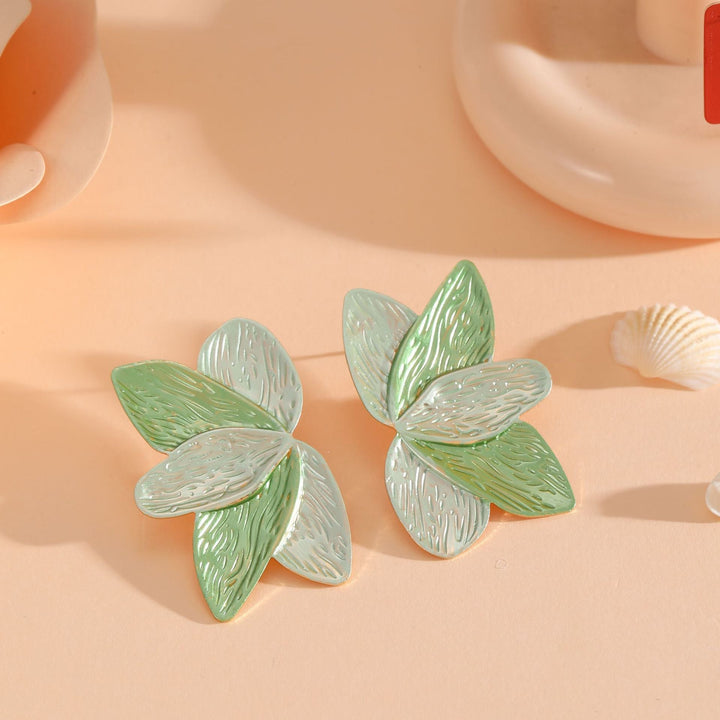 Ladies earrings with floral leaf motifs Nin Boutique