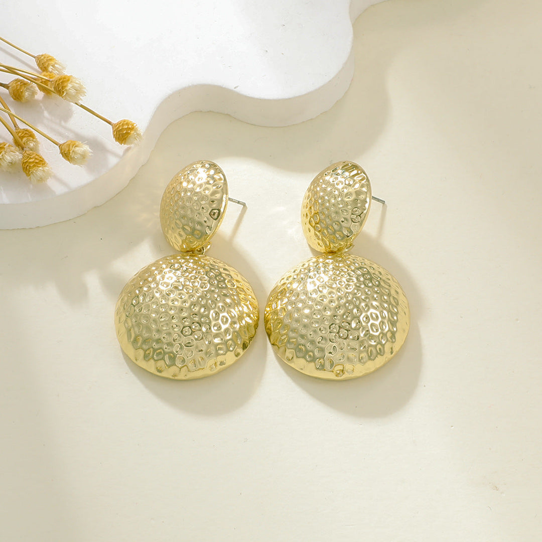 Ladies earrings in elegant relief design Nin Boutique