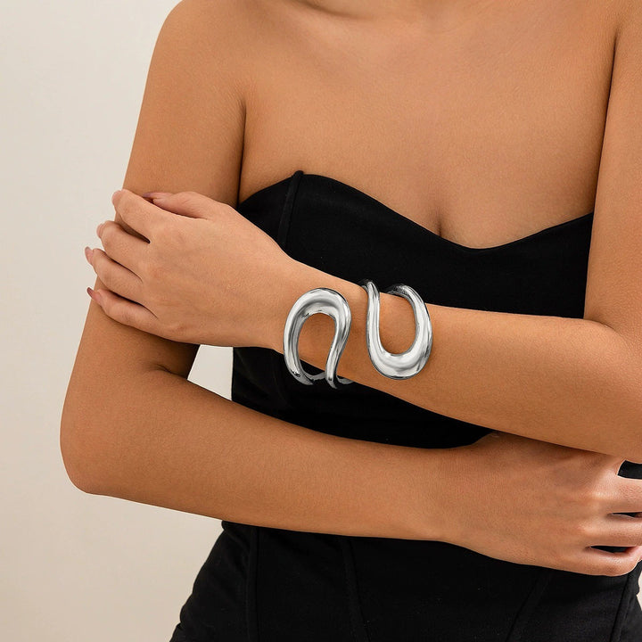 Ladies' bangle with elegant, curved design Nin Boutique
