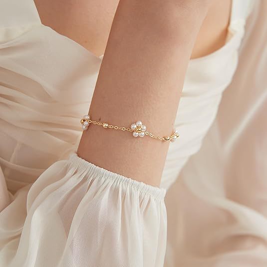 Women's ankle bracelet with elegant pearls and golden accents Nin Boutique