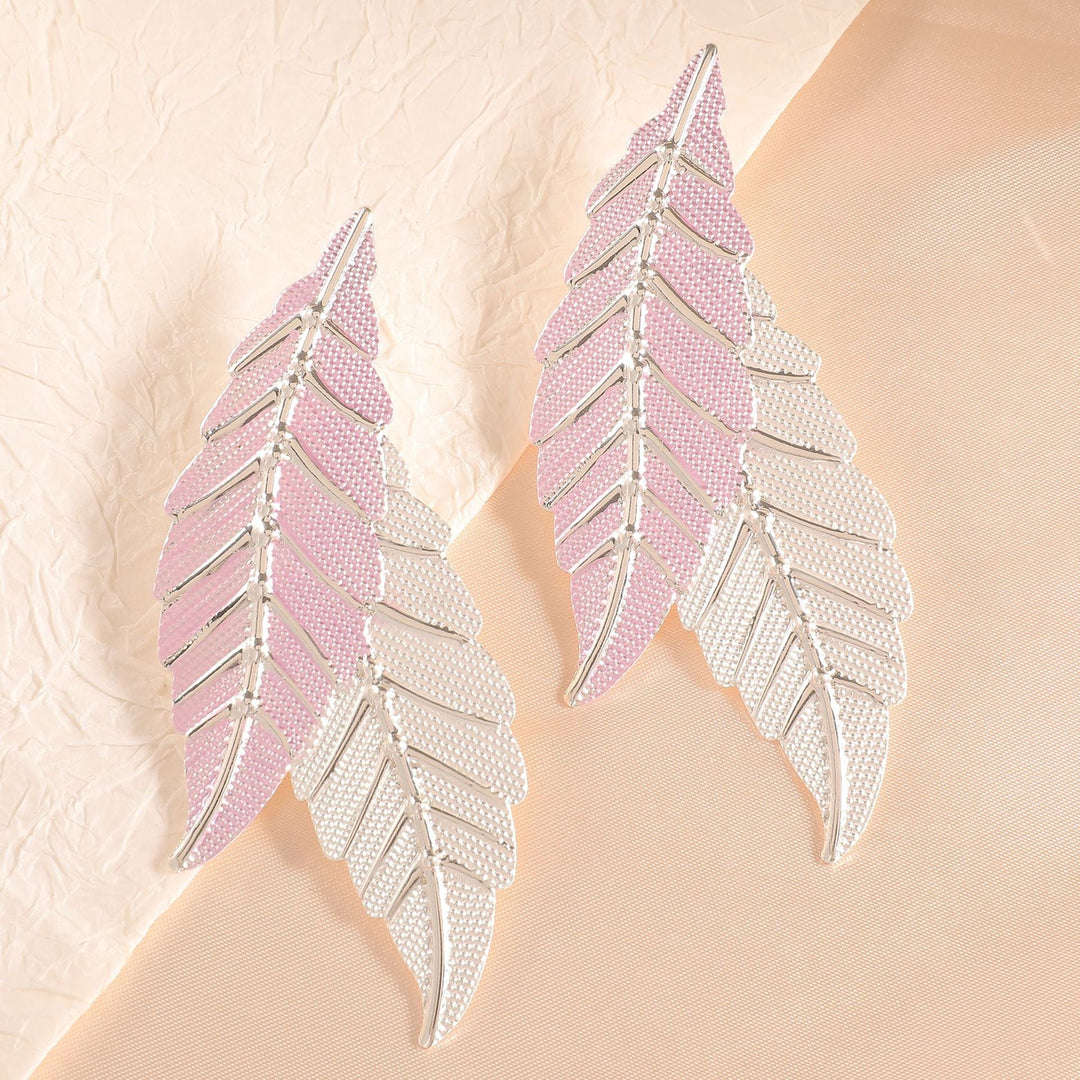 Women's earrings in elegant leaf design with intricate details Nin Boutique