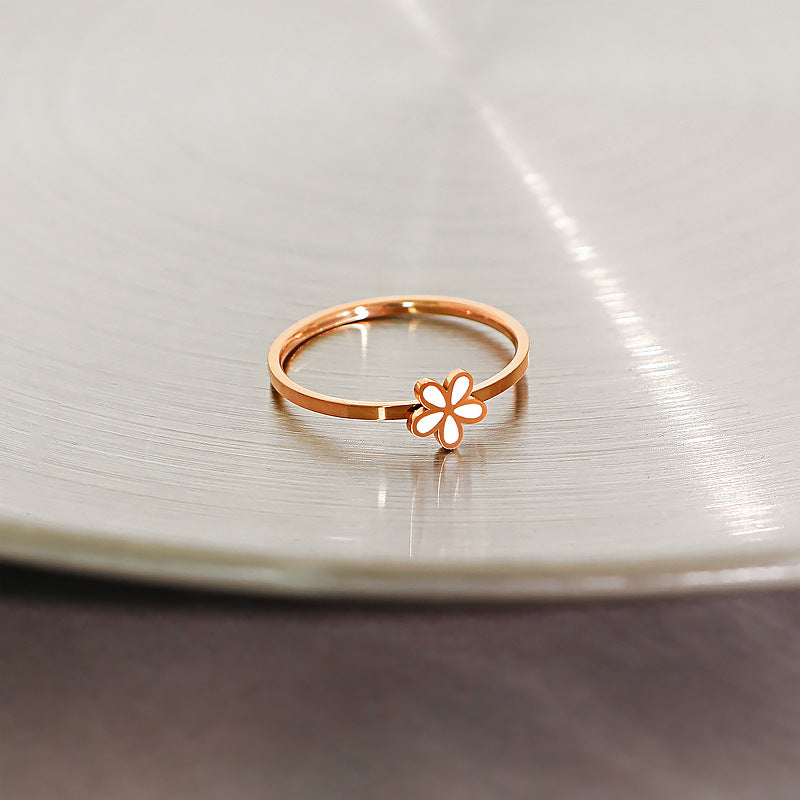 Women's Ring with delicate floral design Nin Boutique