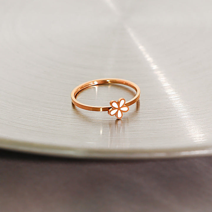 Women's Ring with delicate floral design Nin Boutique