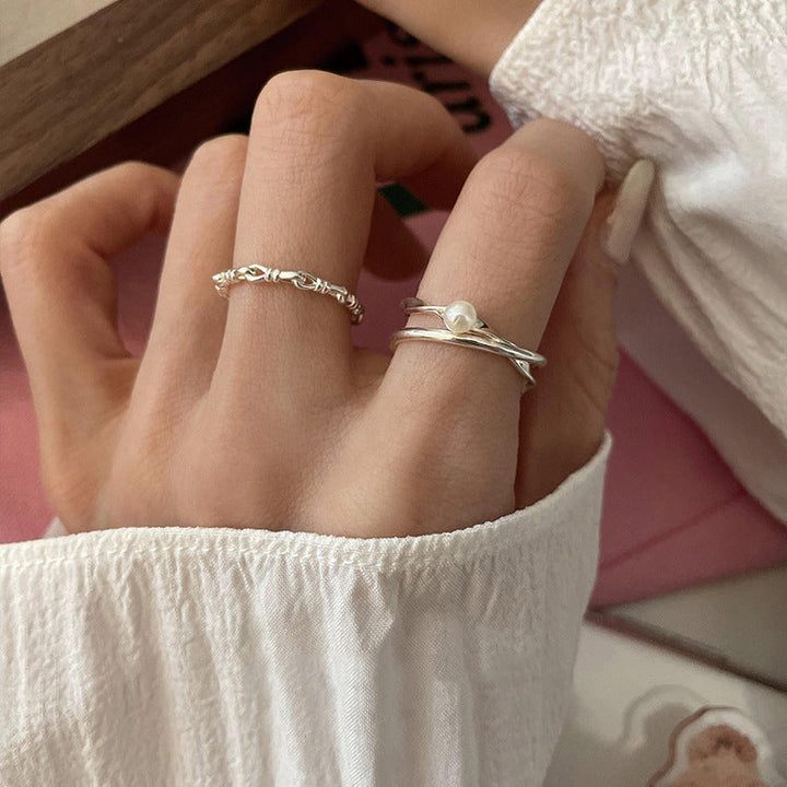 Ladies ring with elegant curved design and delicate pearl Nin Boutique