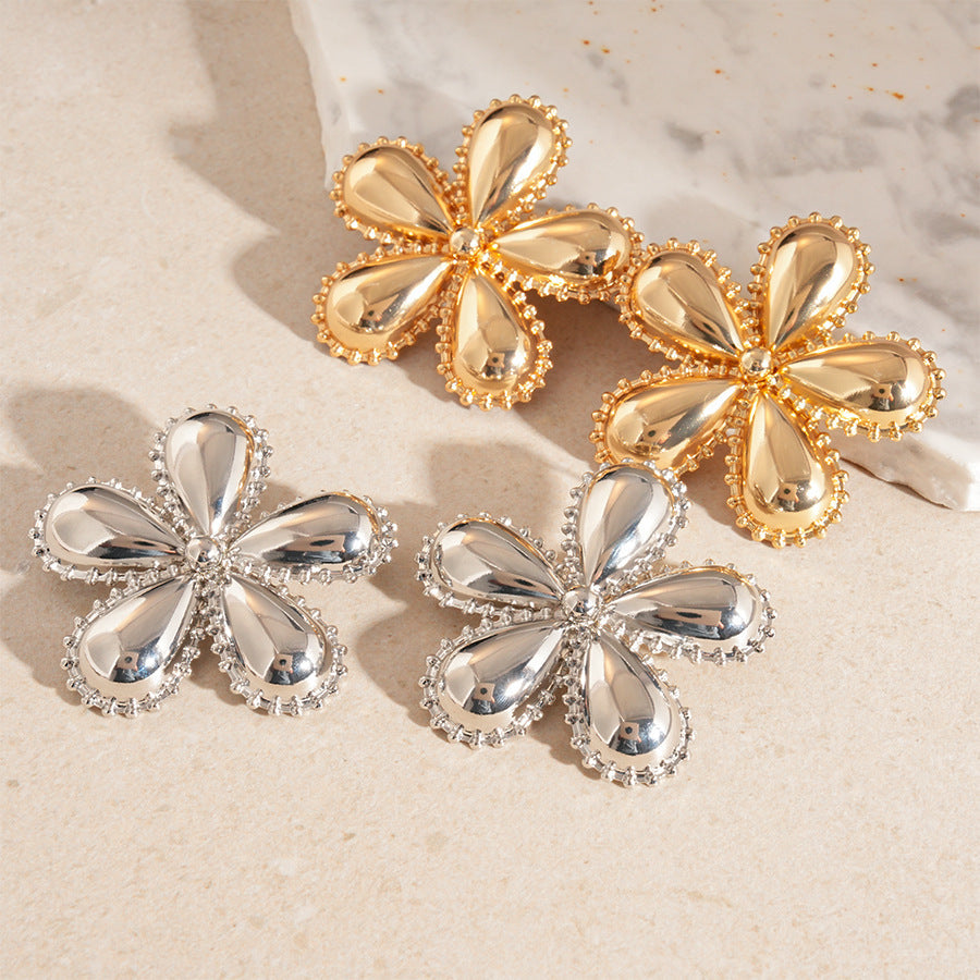 Women's earrings in stylish floral design Nin Boutique