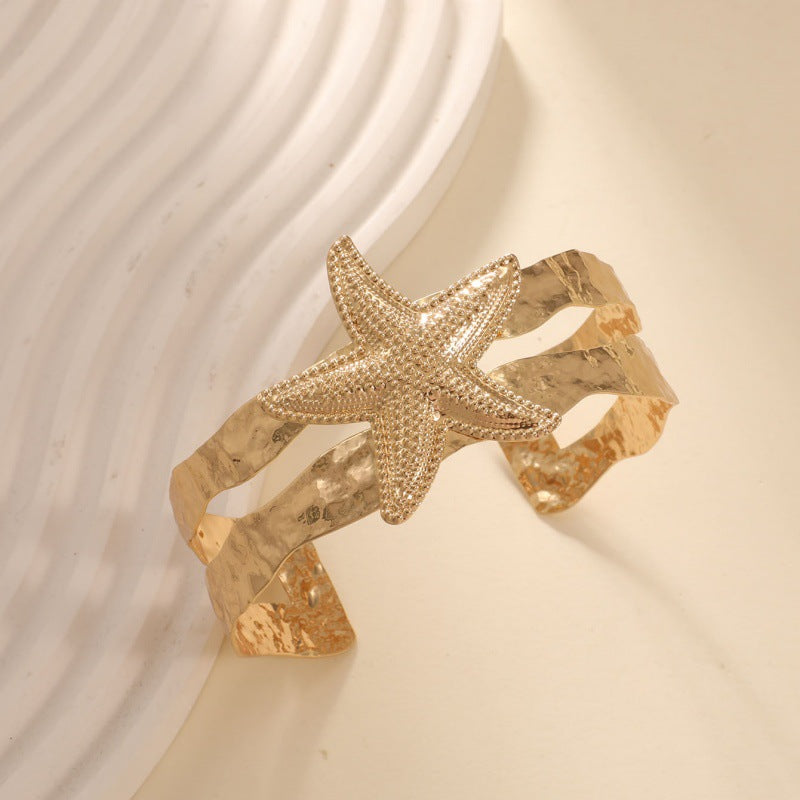 Women’s bracelet with intricate shell and starfish design Nin Boutique