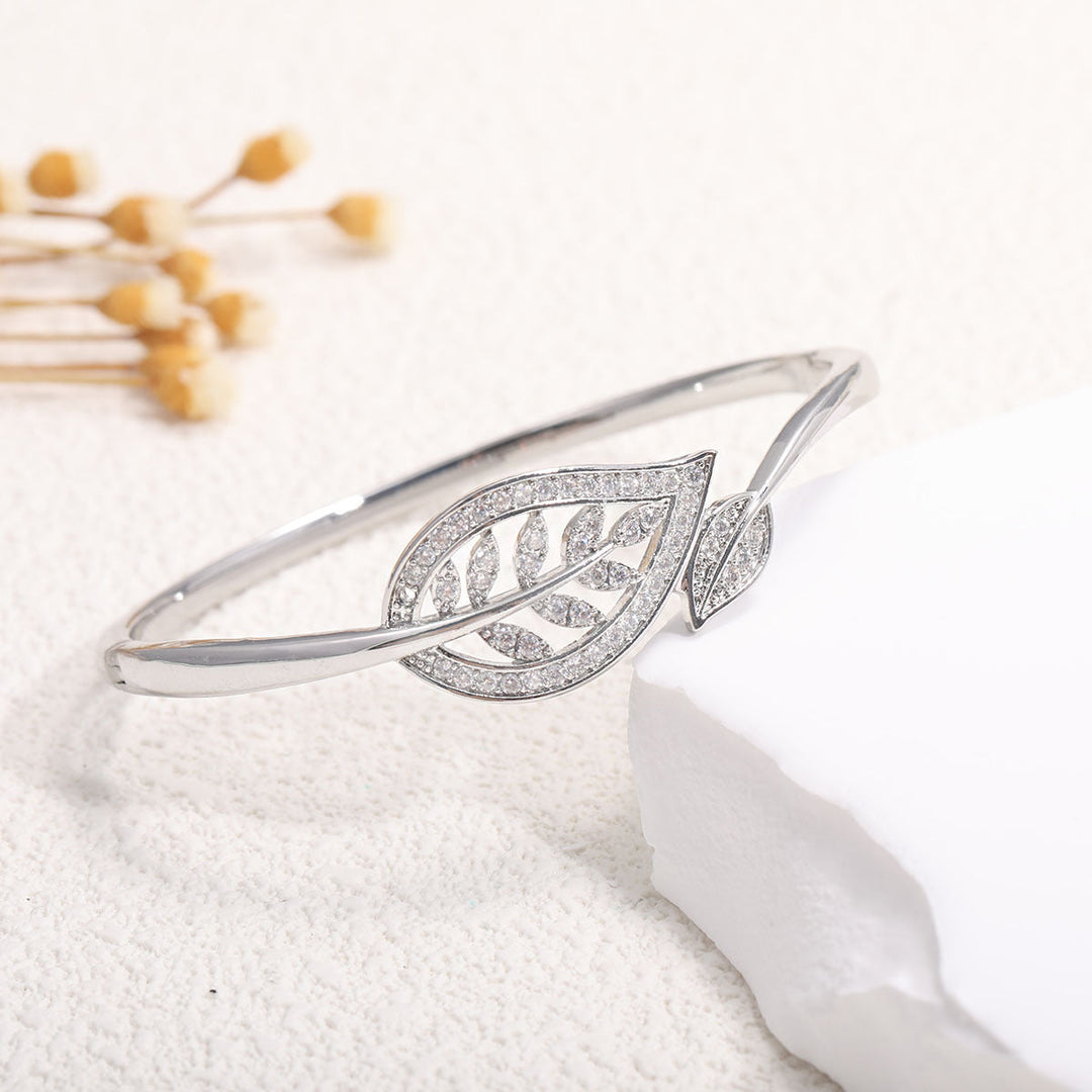 Women's bangle with artistic infinity symbol and sparkling zirconia Nin Boutique