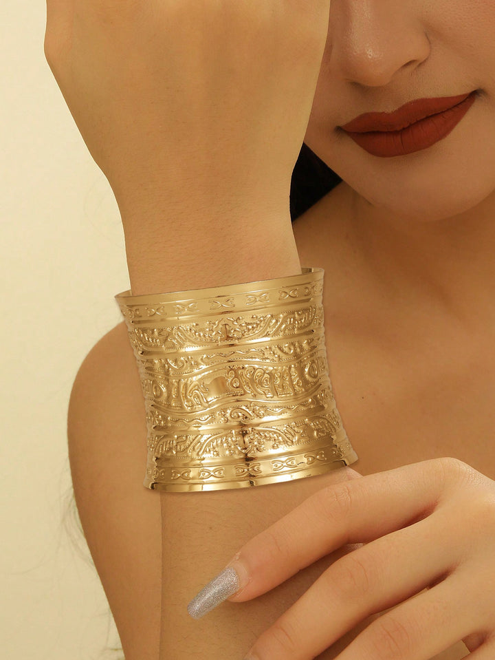 Women's cuff bracelet in artistic, structured design Nin Boutique