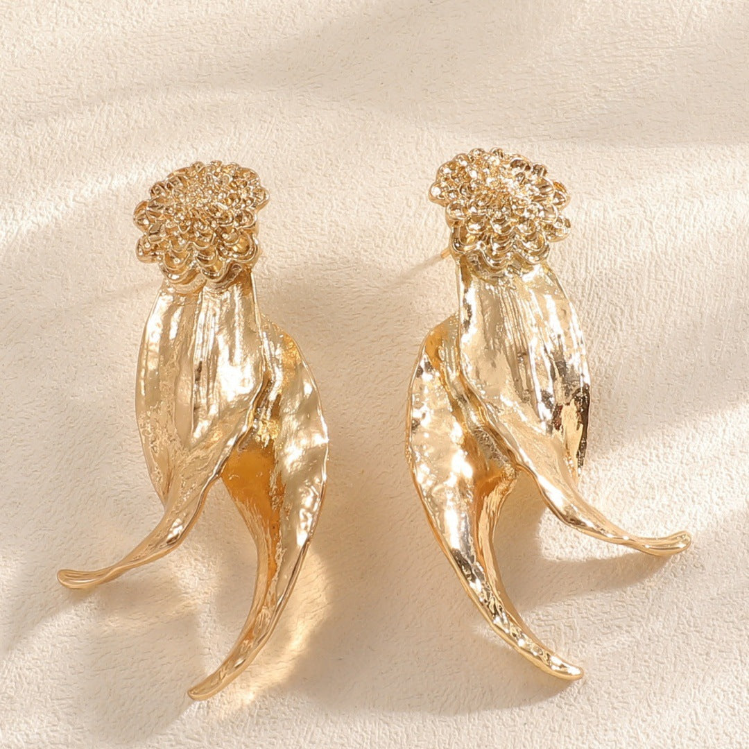 Women's earrings with floral relief design Nin Boutique