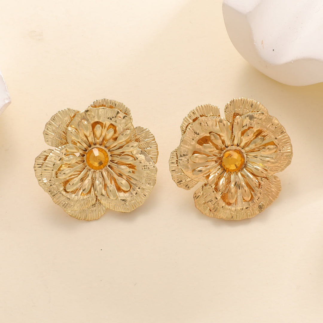 Women's stud earrings in artistic floral relief Nin Boutique