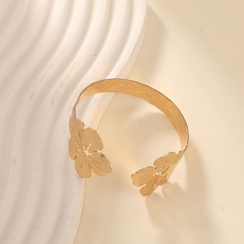 Women's cuff in artistic flower pattern Nin Boutique