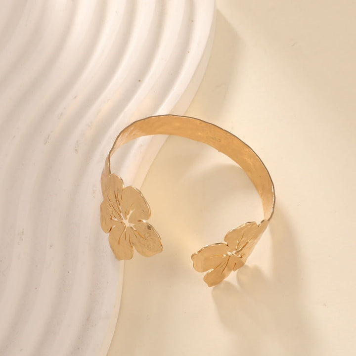 Women's cuff in artistic flower pattern Nin Boutique