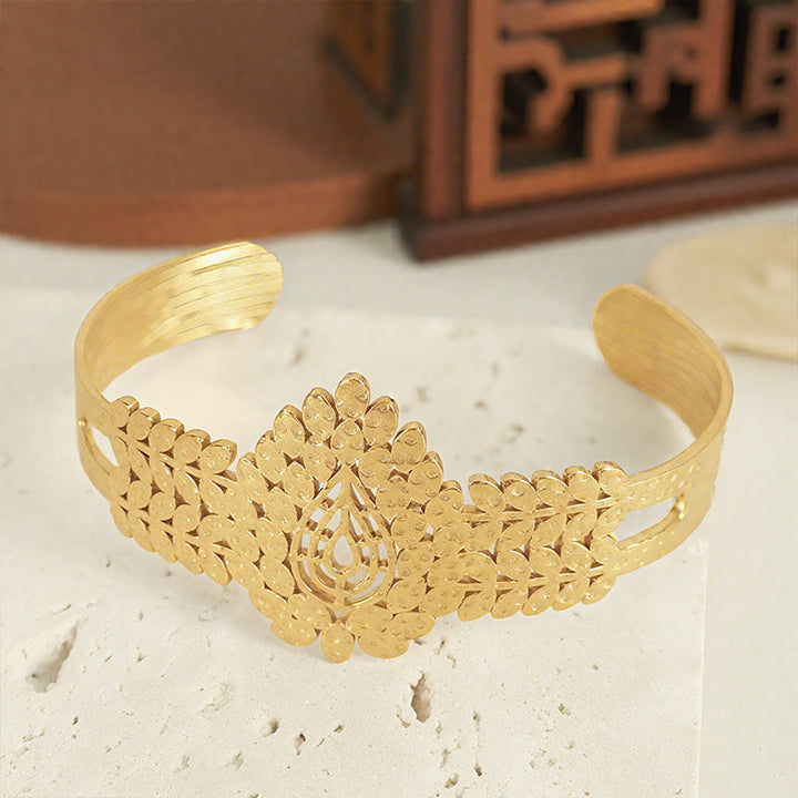 Women's bracelet with intricate, sculptural design Nin Boutique