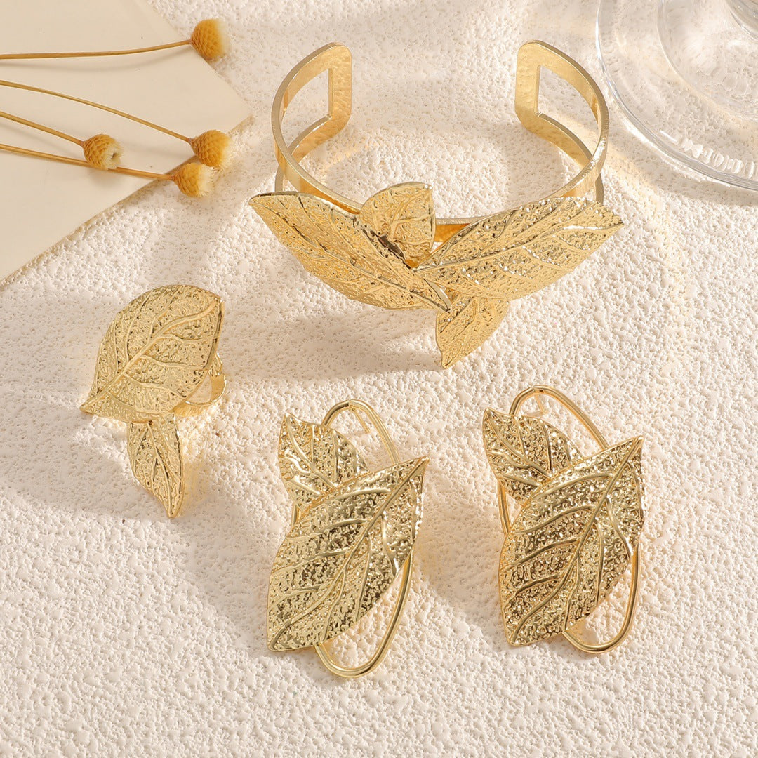 Women's bracelet with intricate leaf design Nin Boutique