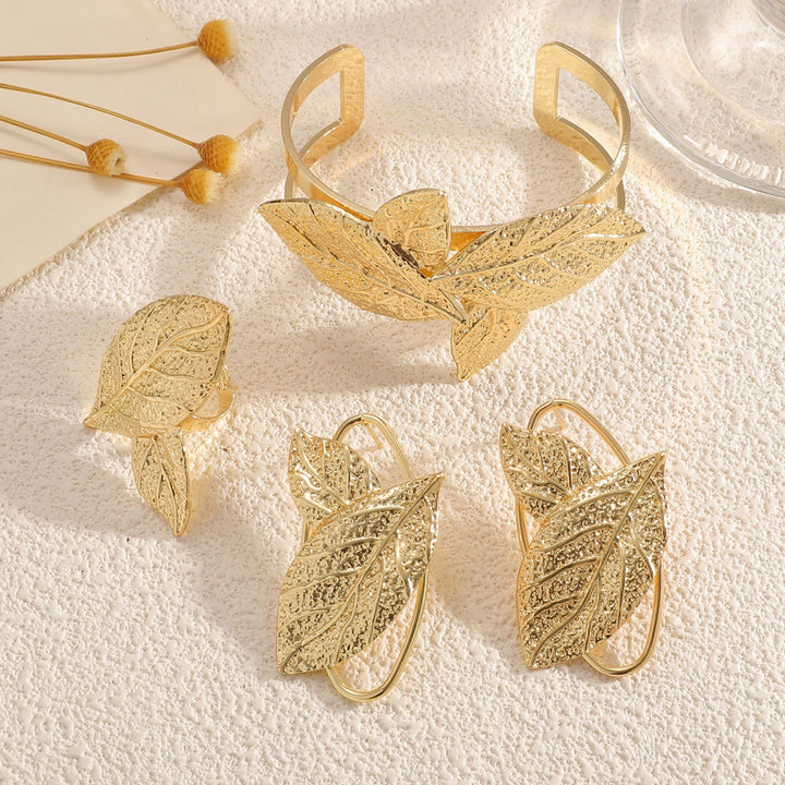 Women's bracelet with intricate leaf design Nin Boutique