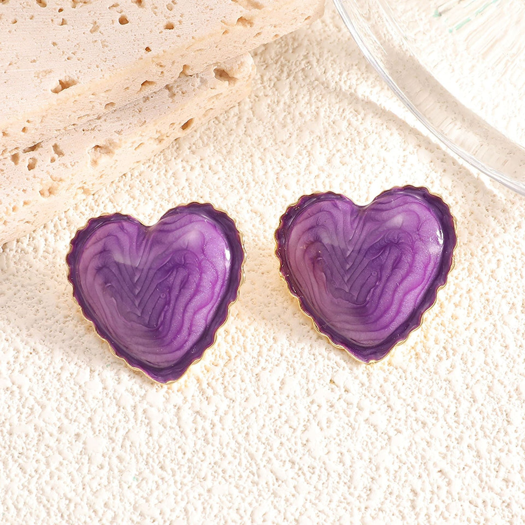 Women’s stud earrings with intricate heart design made of high-quality epoxy resin Nin Boutique