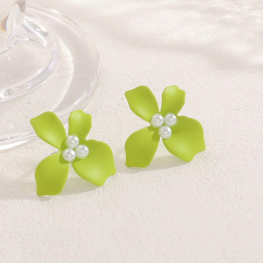Women’s earrings in floral design with pearl accents Nin Boutique