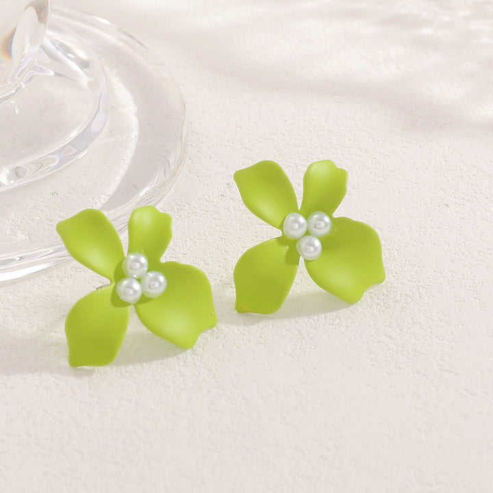 Women’s earrings in floral design with pearl accents Nin Boutique