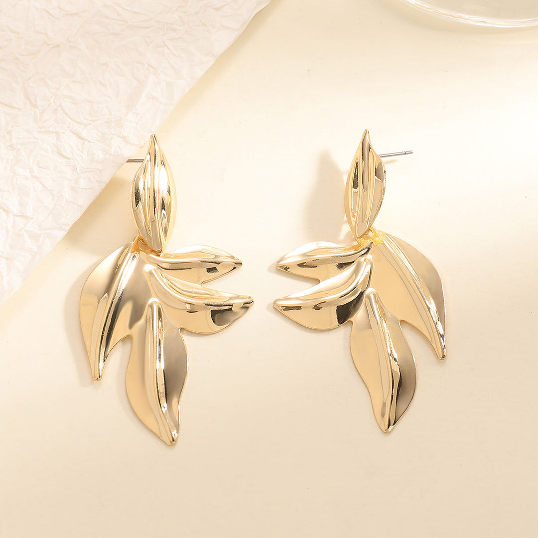 Women's earrings with elegant leaf design Nin Boutique