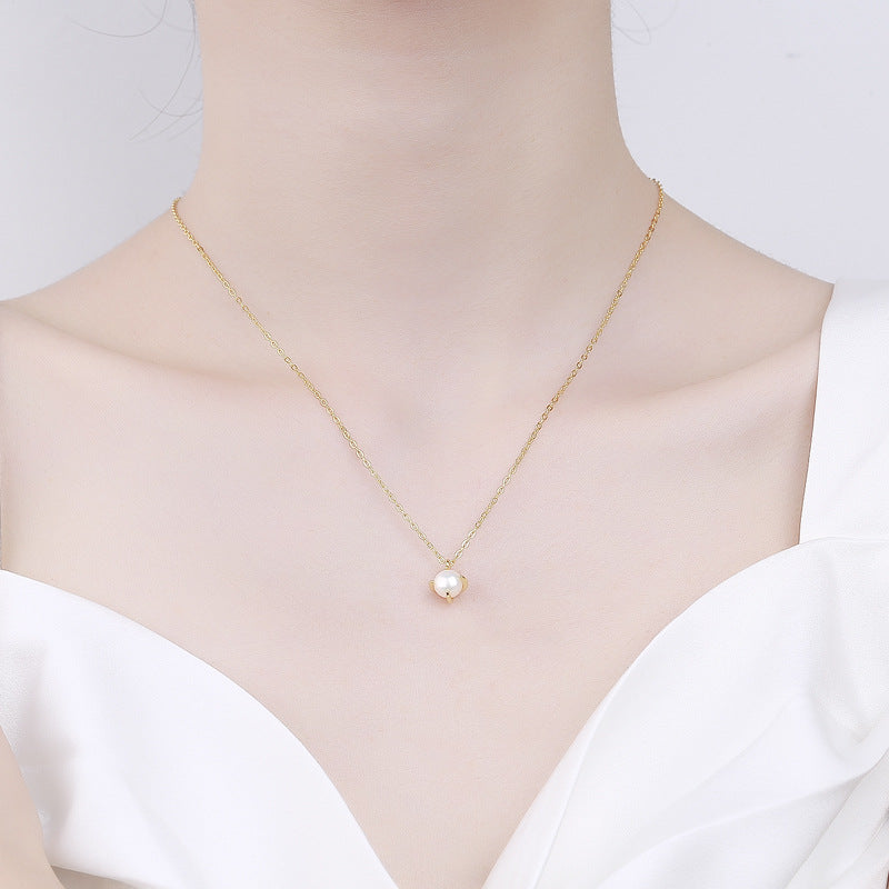 Women's necklace with elegant pearl design and fine gold pendant Nin Boutique