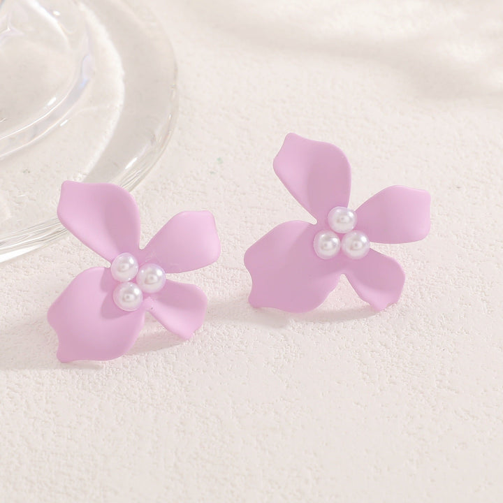 Women’s earrings in floral design with pearl accents Nin Boutique