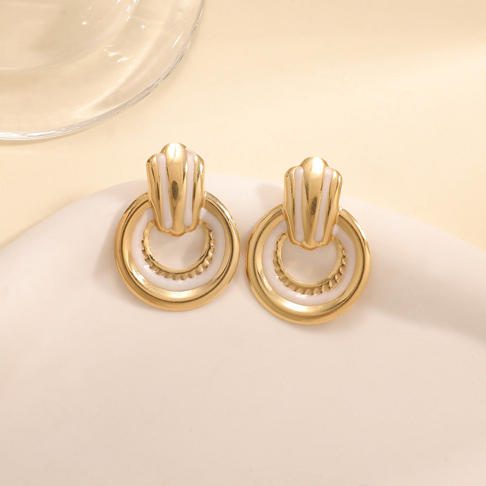 Ladies earrings in elegant shell design Nin Boutique