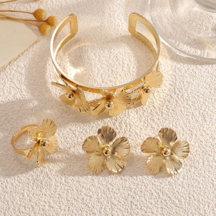 Women's arm jewelry with floral design and high-quality surface finish Nin Boutique