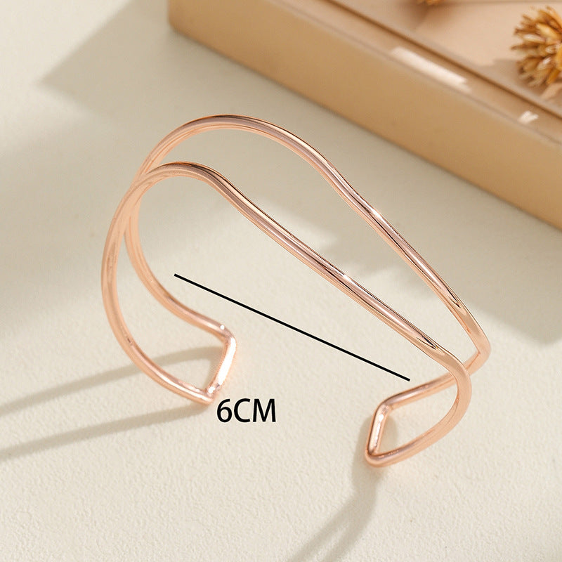 Women's Open Bangle with Curved Design Nin Boutique