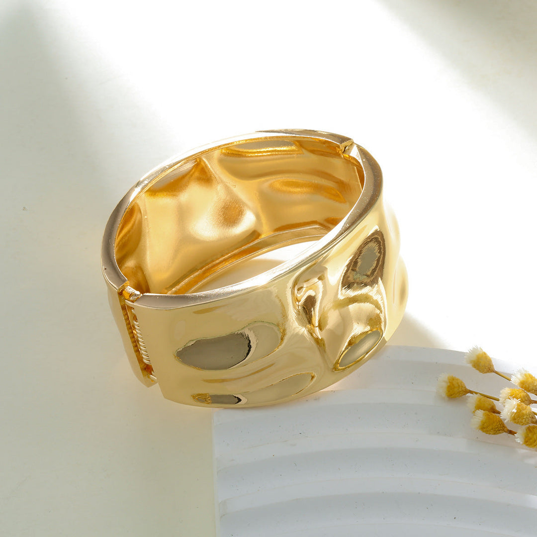 Ladies' bangle with elegant, curved design Nin Boutique