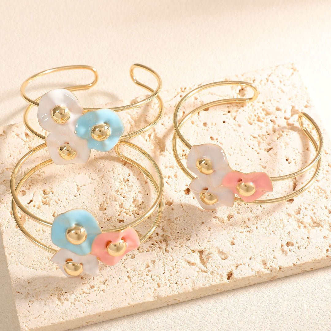 Ladies bracelet with artistic floral design Nin Boutique