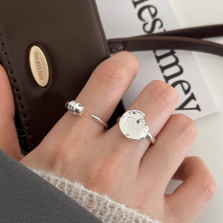 Women's ring with unique hand symbol and sparkling stone Nin Boutique