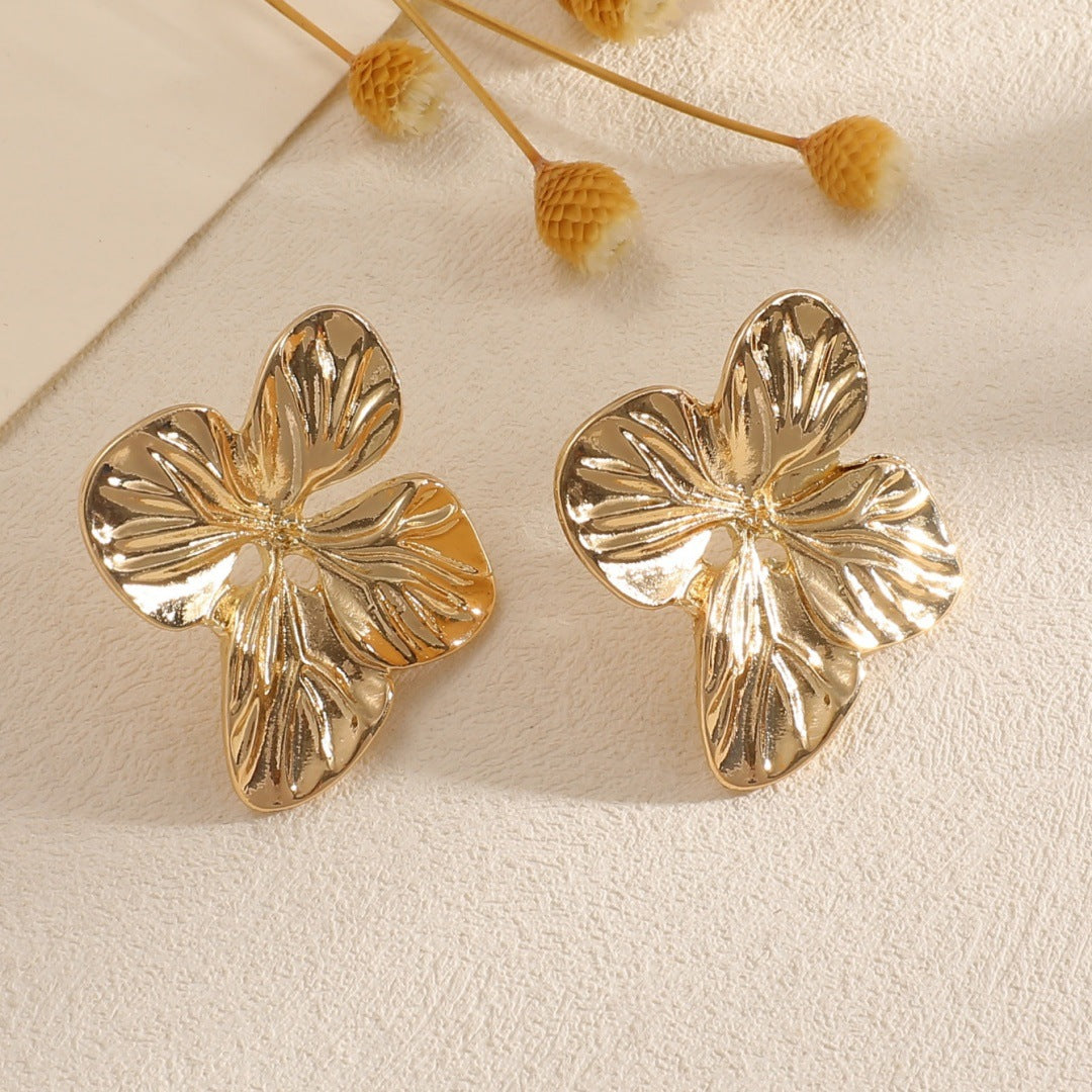 Women's earrings in floral leaf design Nin Boutique