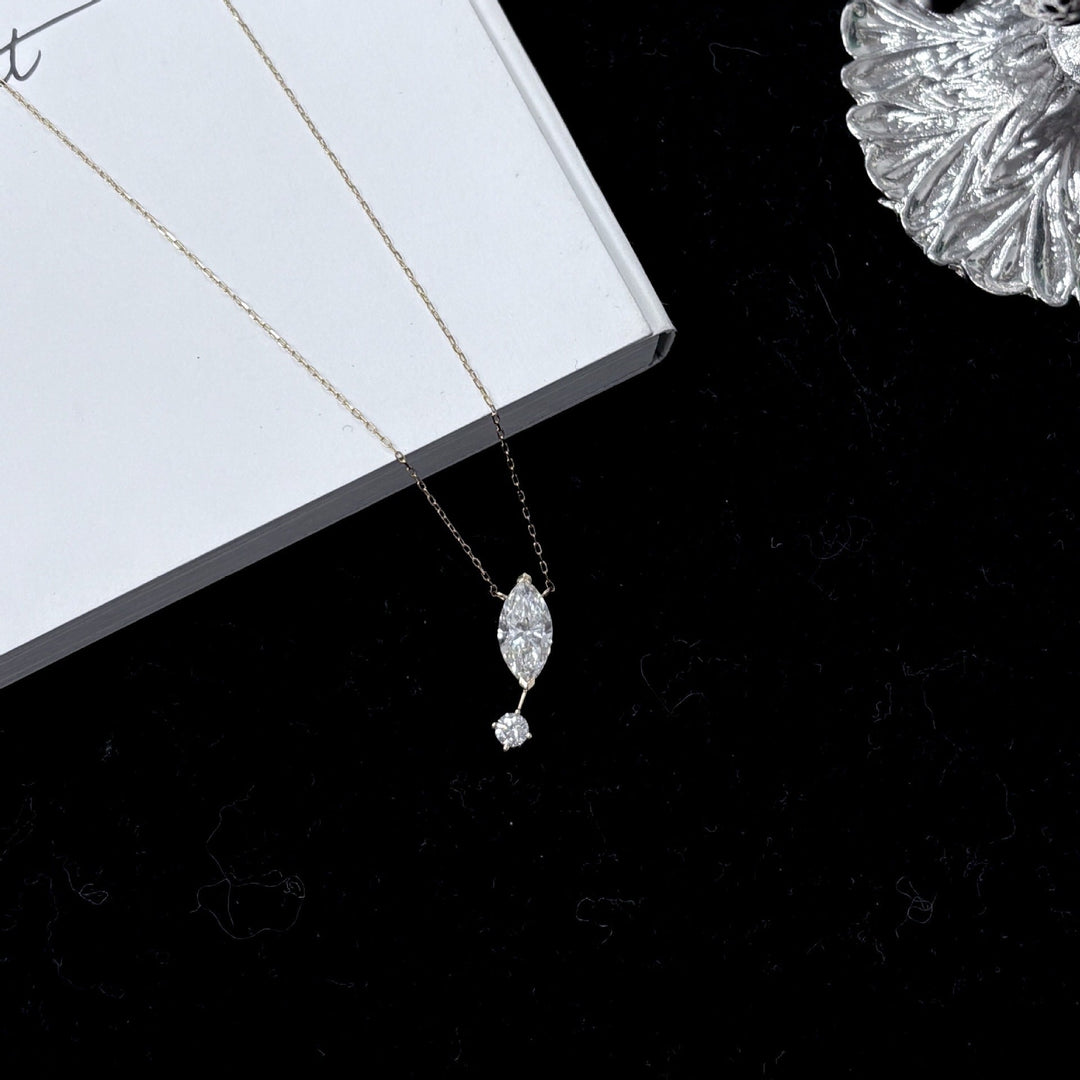 Ladies delicate necklace with sparkling pendant and high-quality details Nin Boutique