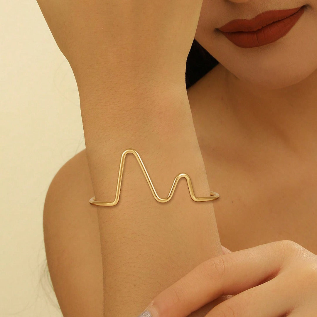 Women's bangle in modern wave pattern Nin Boutique